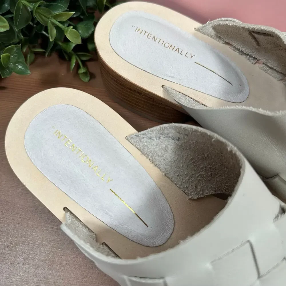 INTENTIONALLY BLANK Women's Kelly Woven Leather Sandals Cream Size 8